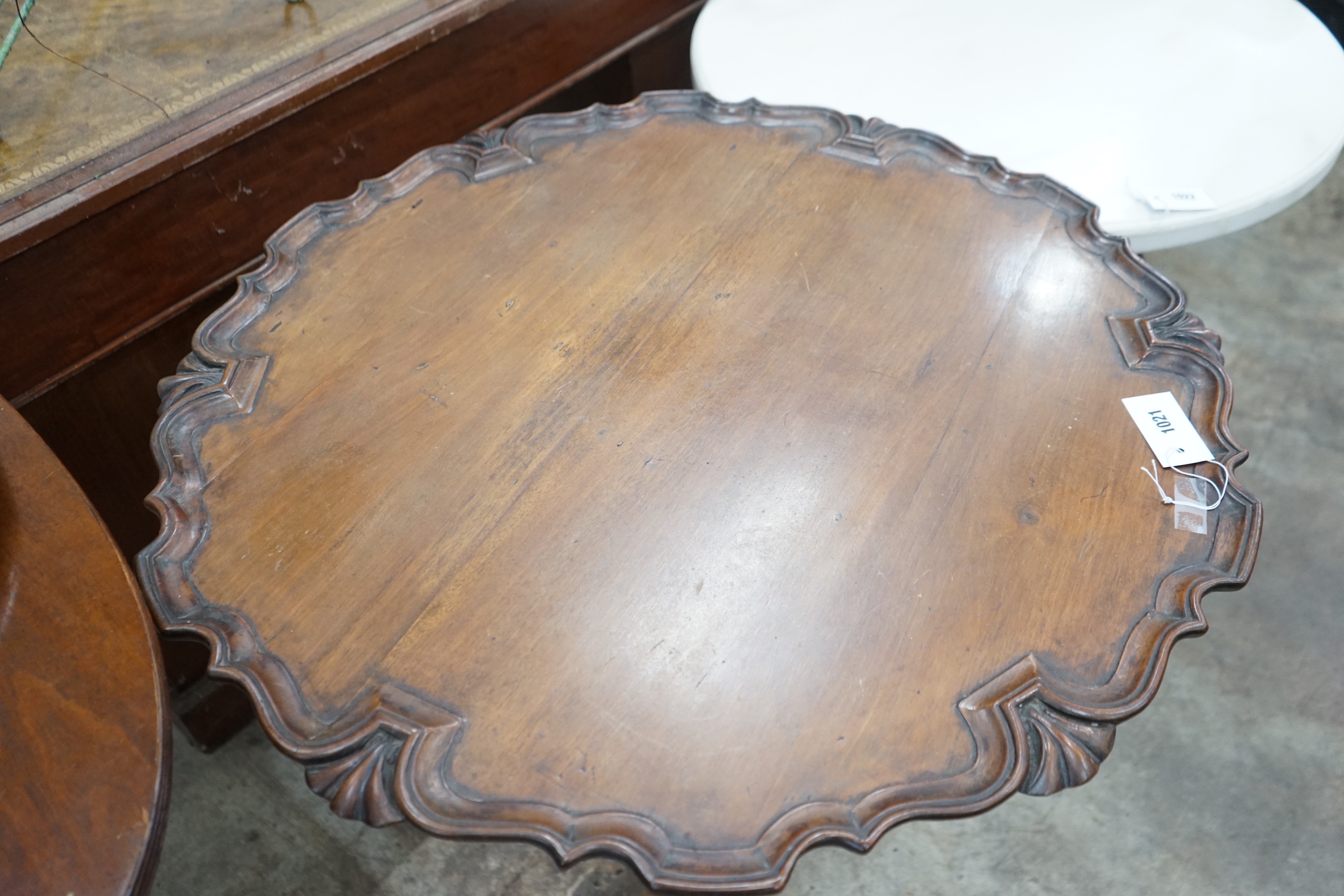 A George III style circular mahogany tilt top tripod tea table, diameter 81cm, height 74cm